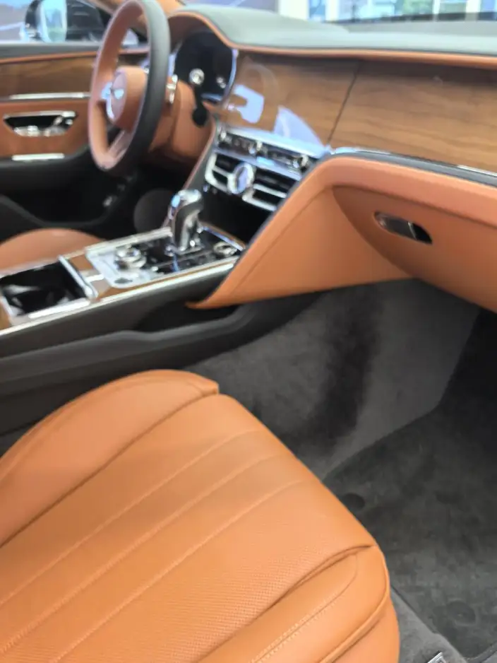 Bentley Flying Spur 2026 Model 4.0T V8 Standard Edition – фото 7