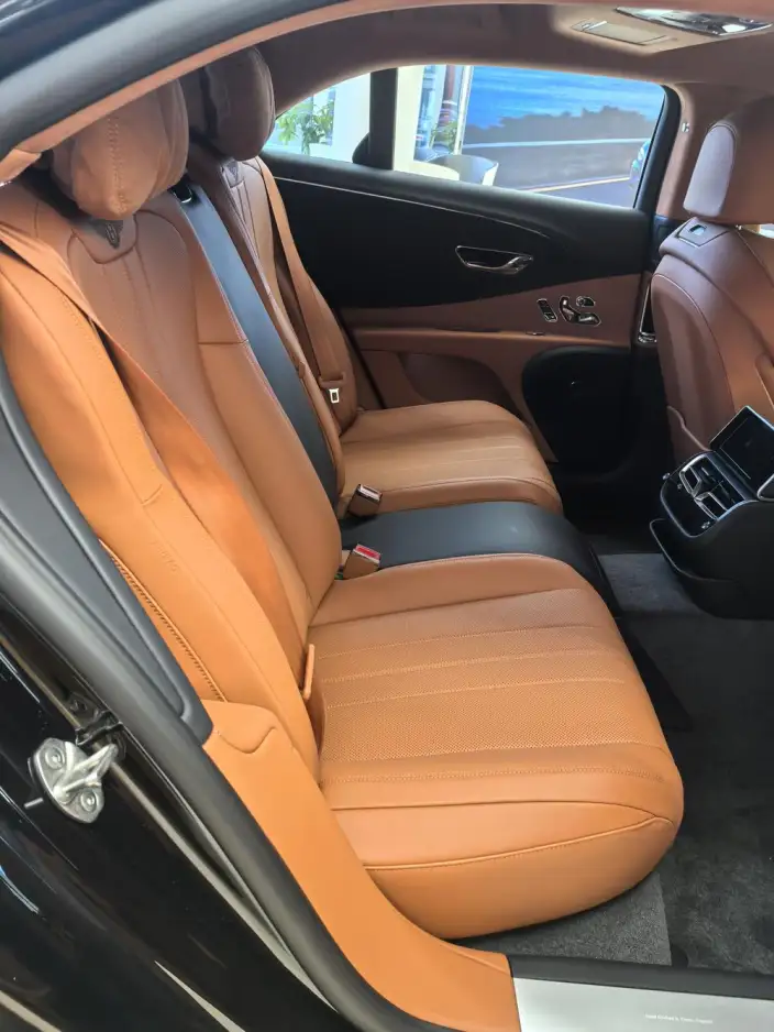 Bentley Flying Spur 2026 Model 4.0T V8 Standard Edition – фото 10