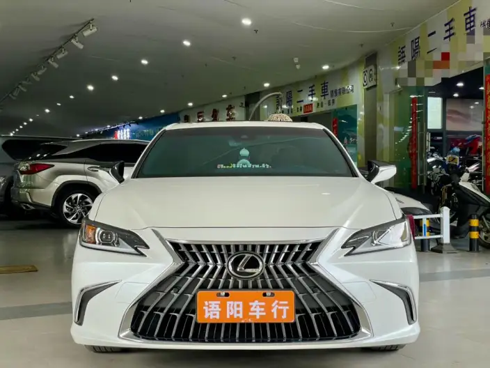 Lexus ES 2022 Model 200 Deluxe Edition