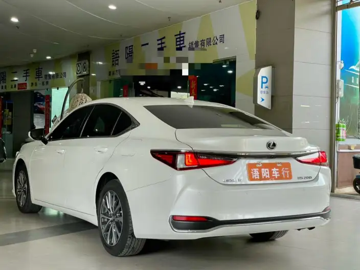 Lexus ES 2022 Model 200 Deluxe Edition