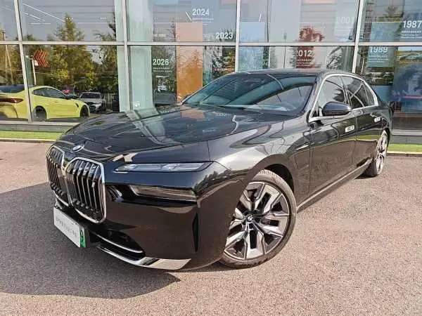 BMW i7 2023 Model xDrive60L Luxury Set – фото 1