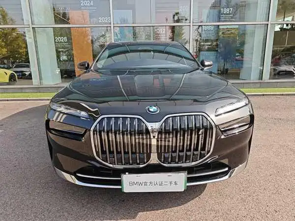 BMW i7 2023 Model xDrive60L Luxury Set – фото 2
