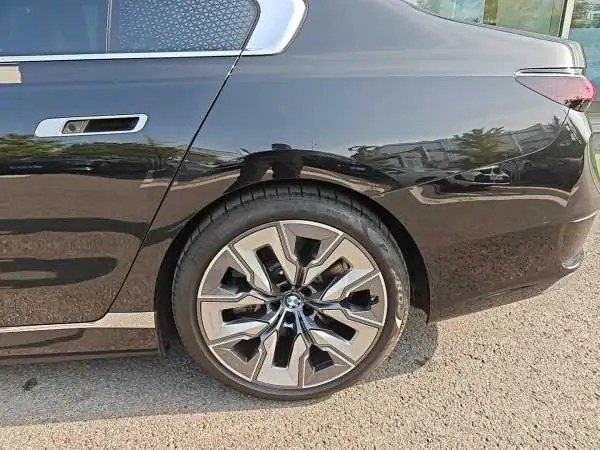 BMW i7 2023 Model xDrive60L Luxury Set – фото 8