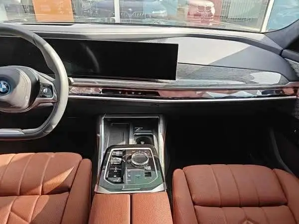 BMW i7 2023 Model xDrive60L Luxury Set – фото 9