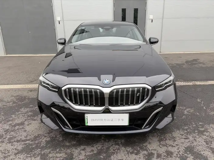 BMW i5 2025 Model Facelift eDrive35L M Sports Set – фото 2