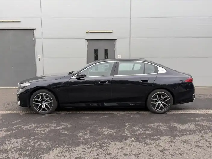 BMW i5 2025 Model Facelift eDrive35L M Sports Set – фото 3