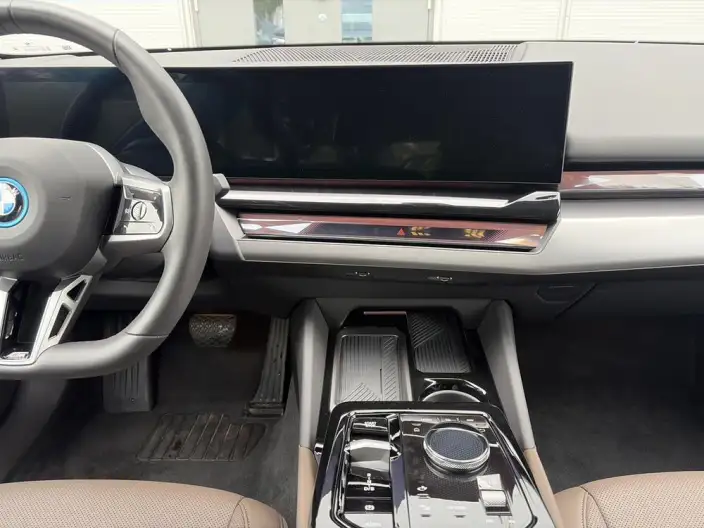 BMW i5 2025 Model Facelift eDrive35L M Sports Set – фото 6