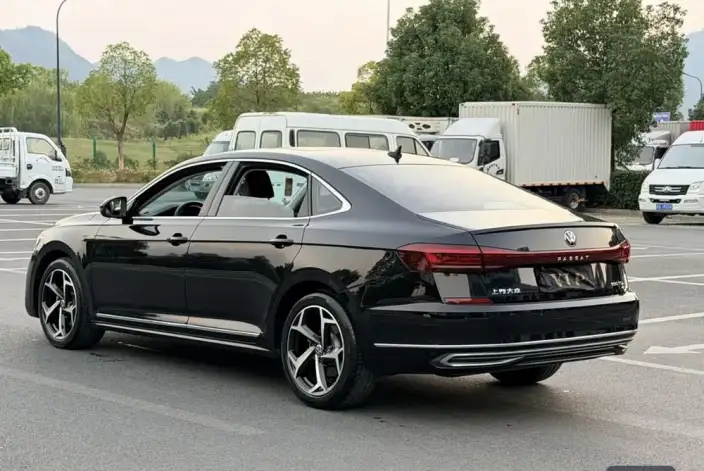 Volkswagen Passat 2023 Model Facelift 330TSI Starry sky Elite Edition – фото 4
