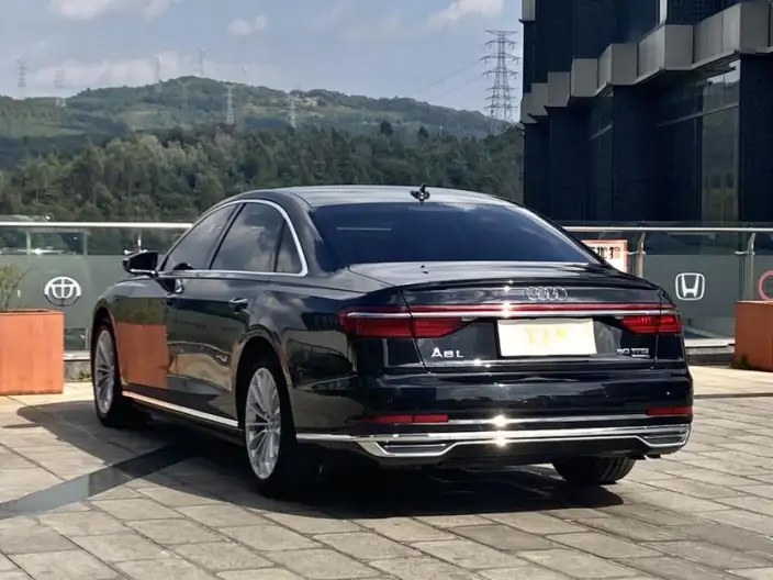 Audi A8 2022 Model A8L 50 TFSI quattro Comfort Model Collector Edition Edition – фото 5