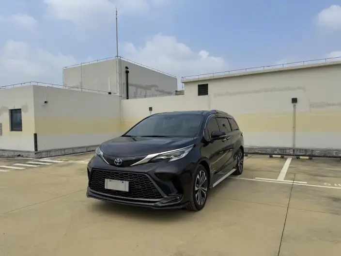 Granvia 2023 Model Intelligent Hybrid 2.5L Noble PLUS