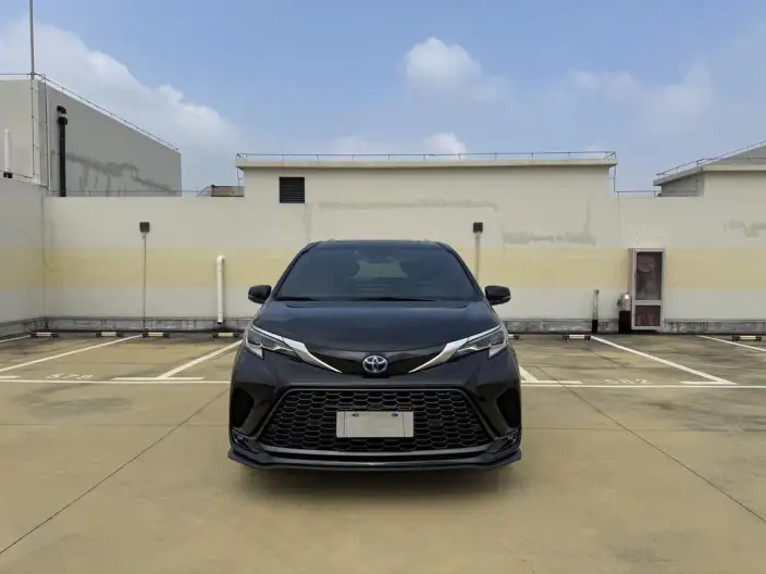 Granvia 2023 Model Intelligent Hybrid 2.5L Noble PLUS