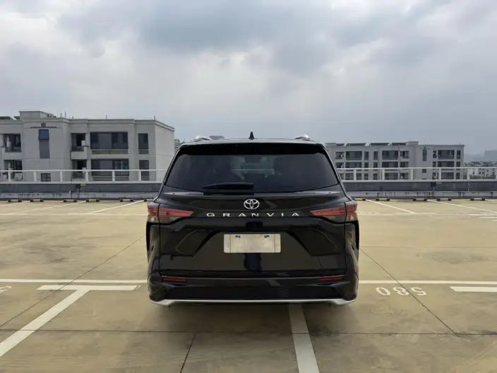 Granvia 2023 Model Intelligent Hybrid 2.5L Noble PLUS – фото 5