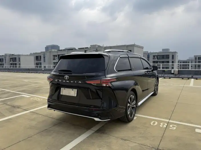 Granvia 2023 Model Intelligent Hybrid 2.5L Noble PLUS – фото 6