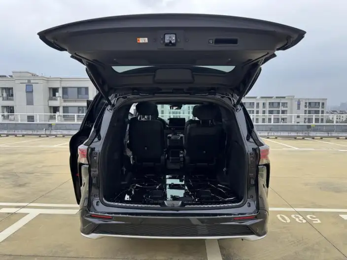 Granvia 2023 Model Intelligent Hybrid 2.5L Noble PLUS – фото 8