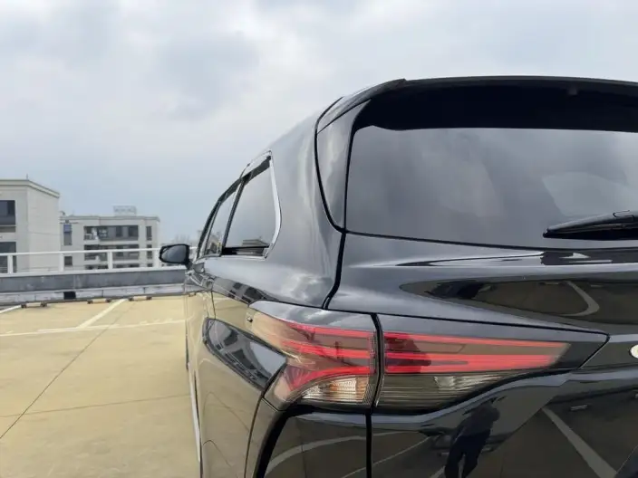 Granvia 2023 Model Intelligent Hybrid 2.5L Noble PLUS – фото 9