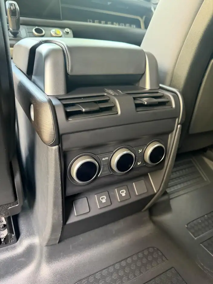 Land Rover Defender 2023 Model Facelift 110 P400 X-Dynamic HSE – фото 10