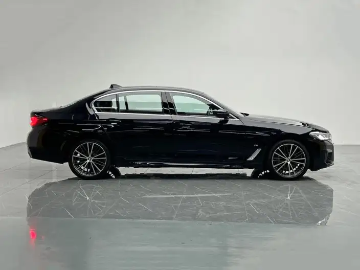 BMW 5 Series 2022 Model 530Li Leading Model M Sports Set – фото 8