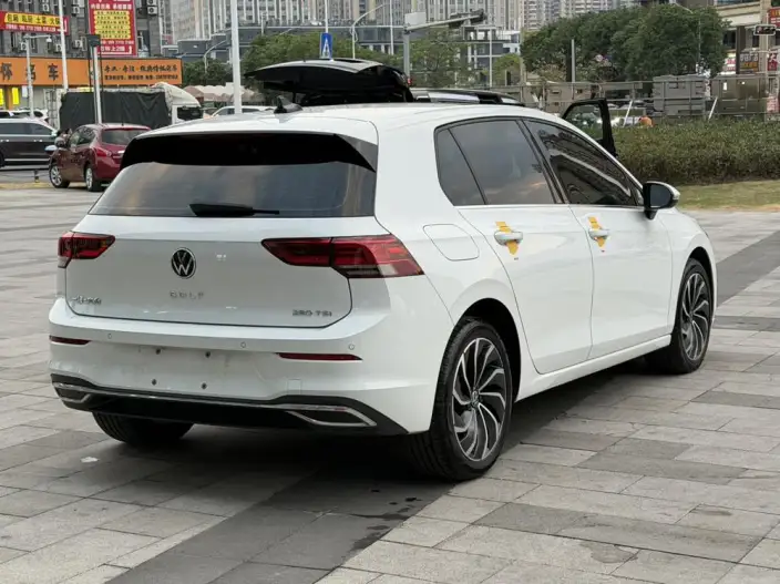 Volkswagen Golf 2023 Model 280TSI DSG Pro – фото 5