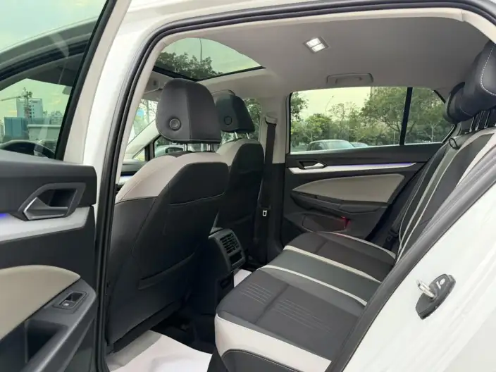 Volkswagen Golf 2023 Model 280TSI DSG Pro – фото 9