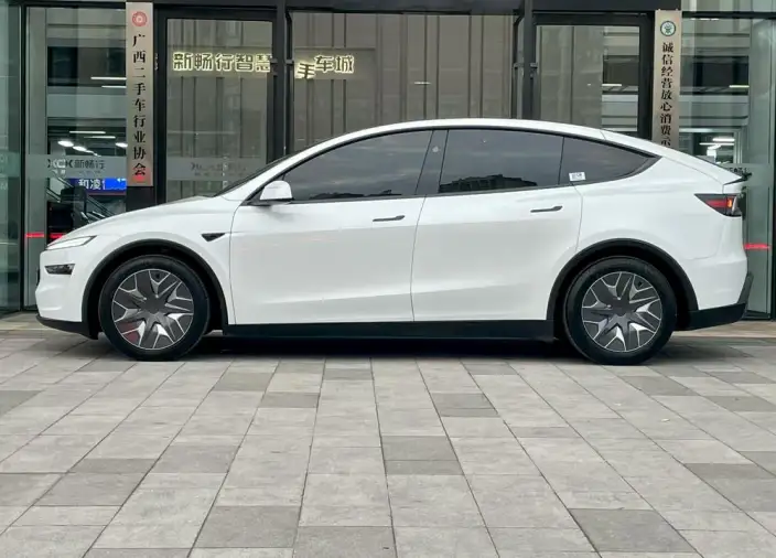 Model Y L 2026 Model Standard Edition