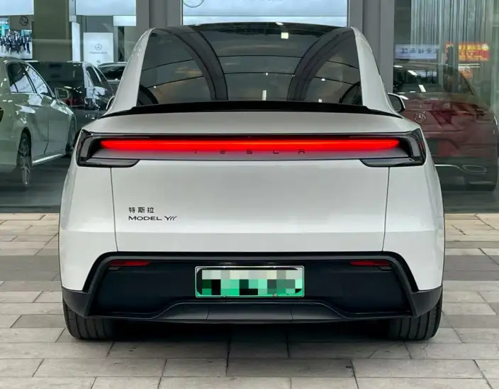 Model Y L 2026 Model Standard Edition