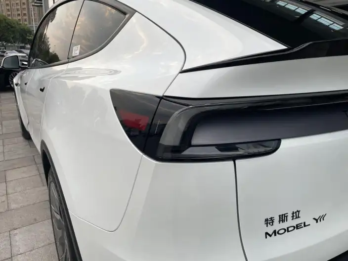 Model Y L 2026 Model Standard Edition – фото 7