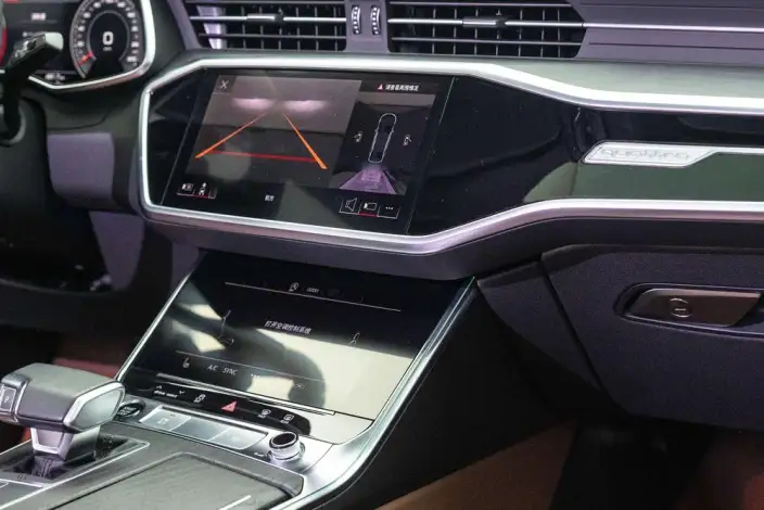 Audi A6L 2026 Model 55 TFSI quattro Exclusive Dynamic Model – фото 7
