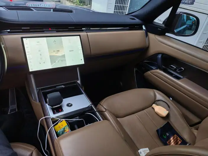 Range Rover 2024 Model 3.0 L6 360PS Shengshi Edition