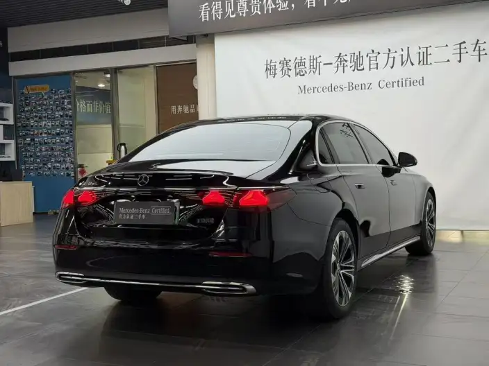 Mercedes-Benz E-Class PHEV 2024 Model E 350 e L sedan – фото 6
