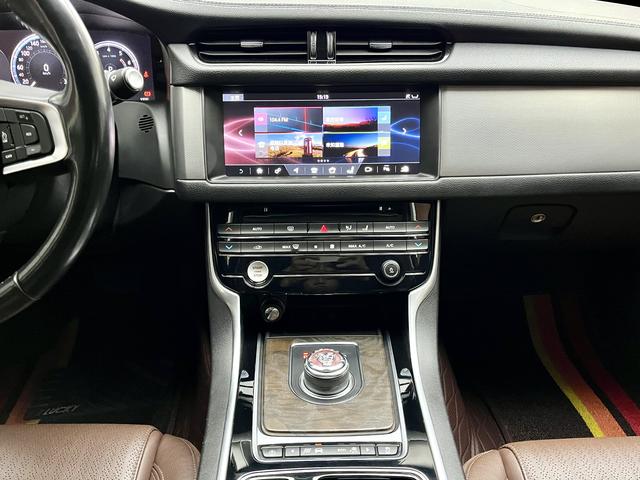 Jaguar XFL 2018 XFL 2.0T 250PS Luxury – фото 20