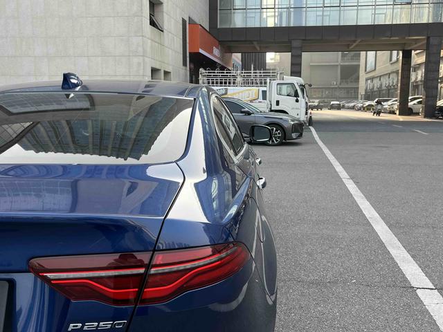 Jaguar XEL 2021 2.0T 200PS R-DYNAMIC Youth Sport – фото 8