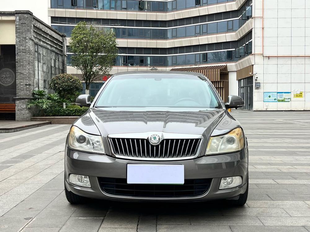 Skoda Octavia 2013 модификация 1.4TSI DSG Yi элегантный Edition