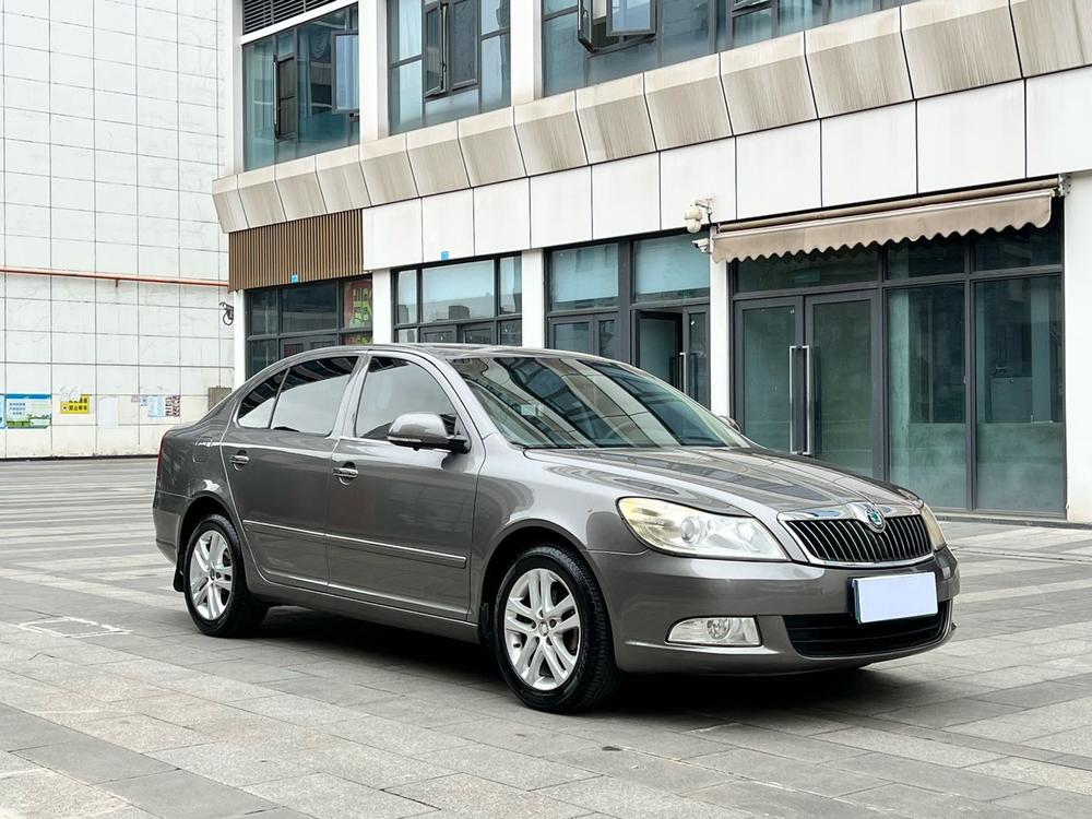Skoda Octavia 2013 модификация 1.4TSI DSG Yi элегантный Edition