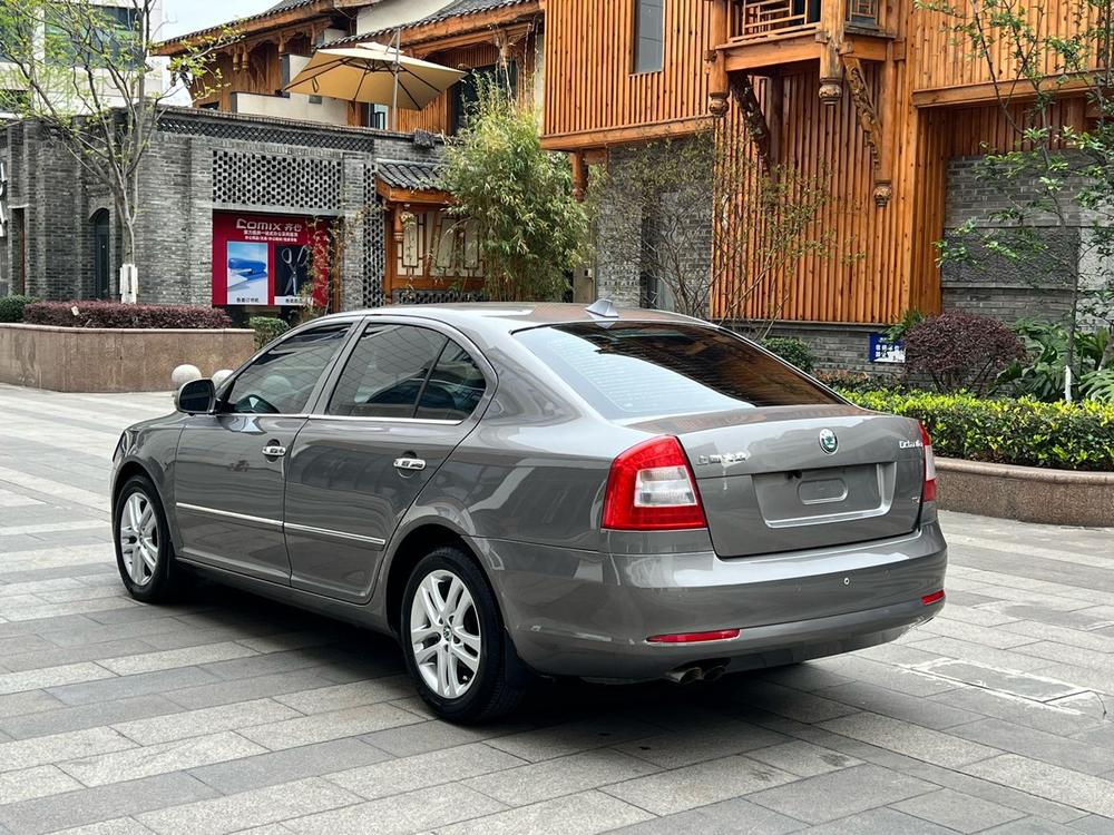Skoda Octavia 2013 модификация 1.4TSI DSG Yi элегантный Edition