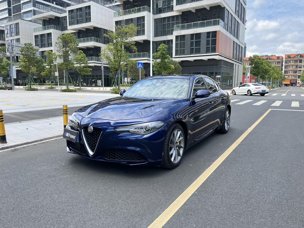Alfa Romeo Giulia Модель 2020 года 2.0T 280HP Deluxe Edition
