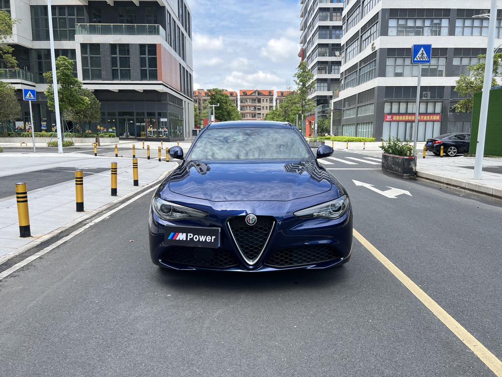 Alfa Romeo Giulia Модель 2020 года 2.0T 280HP Deluxe Edition