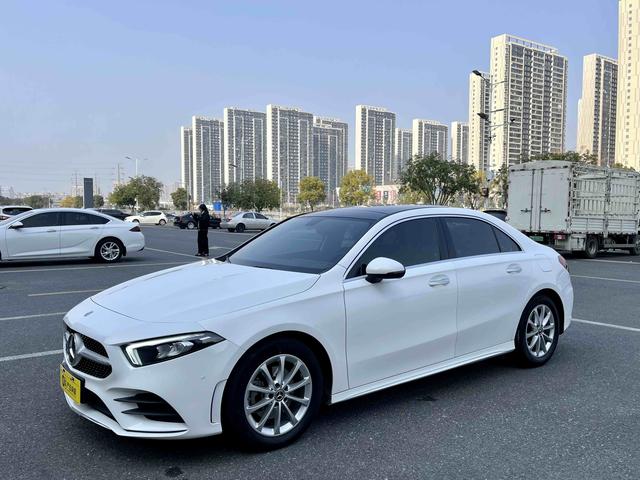 Mercedes-Benz A-class Модель 2022 года комплектация A 200 L Sports sedan Fashion Edition – фото 1