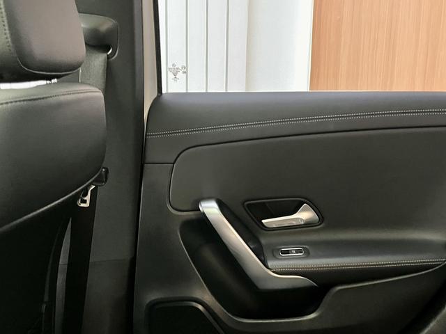 Mercedes-Benz A-class 2022 A 180 L – фото 15