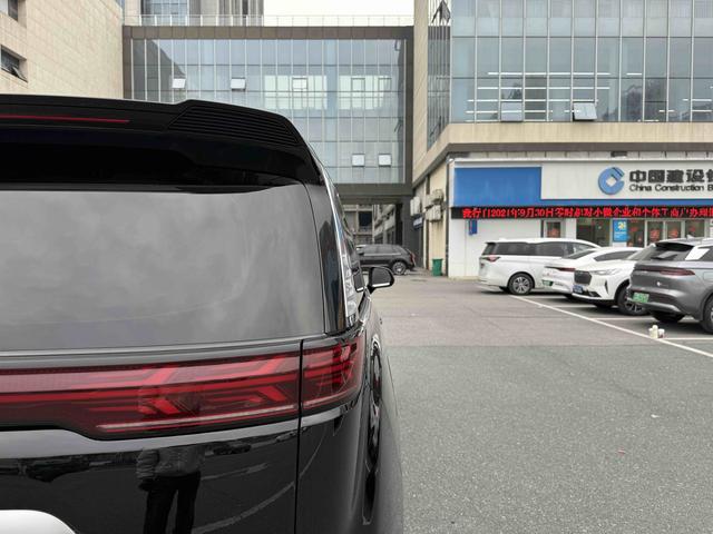 Denza D9 DM 2024 980 AWD Flagship – фото 10