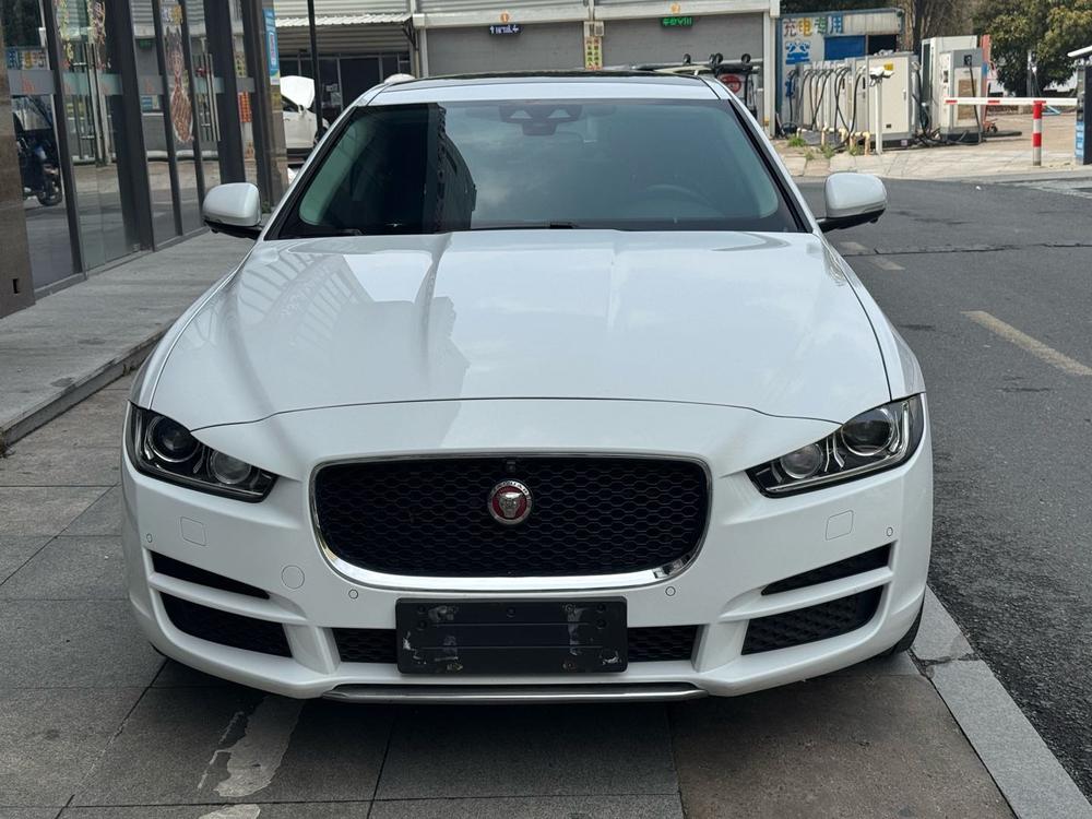 Jaguar XE L Модель 2018 года 2.0T 250PS Exclusive Edition