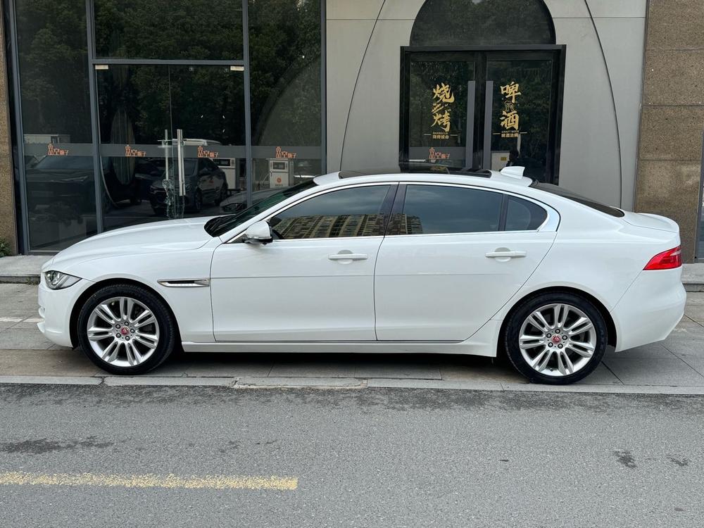 Jaguar XE L Модель 2018 года 2.0T 250PS Exclusive Edition