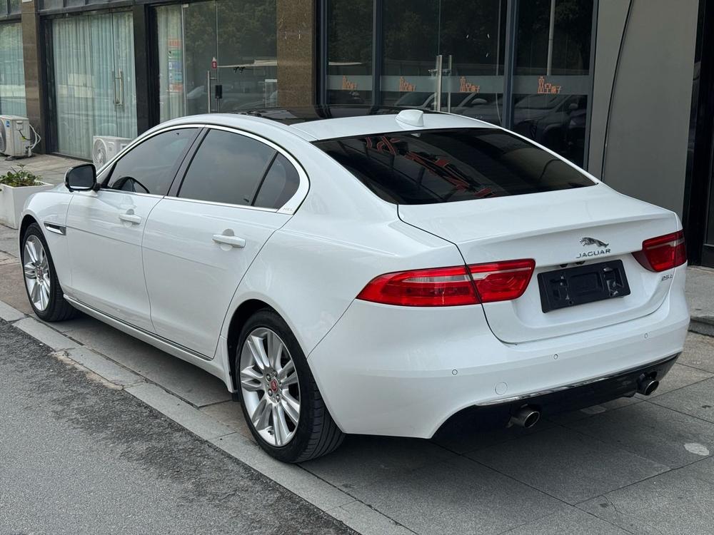 Jaguar XE L Модель 2018 года 2.0T 250PS Exclusive Edition