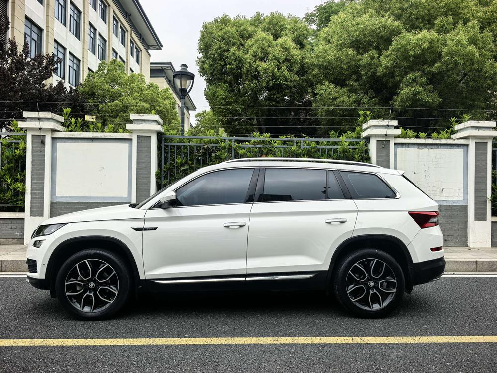 Skoda Kodiaq Модель 2018 года комплектация TSI330 7 seat 2WD Luxury Premium Edition