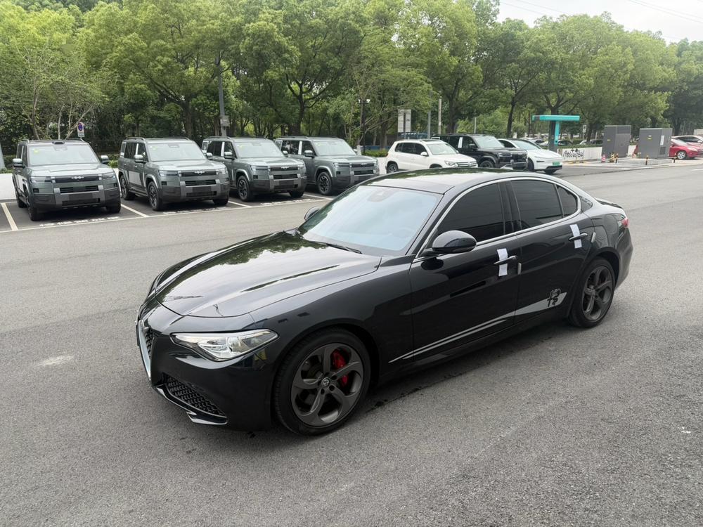 Alfa Romeo Giulia Модель 2020 года 2.0T 280HP Track Limited edition