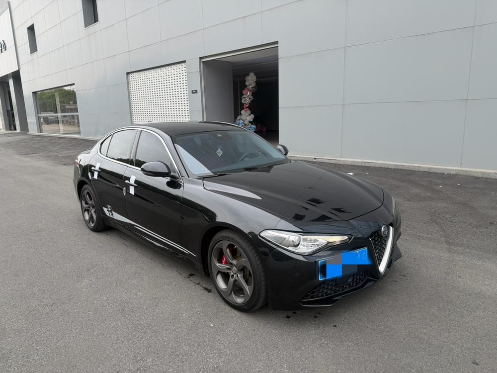 Alfa Romeo Giulia Модель 2020 года 2.0T 280HP Track Limited edition