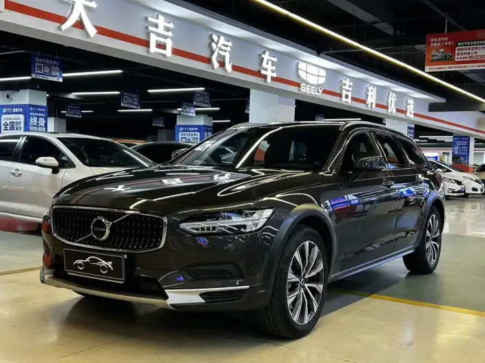 Volvo V90 2022 Model Cross Country B5 AWD Zhiyuan Edition