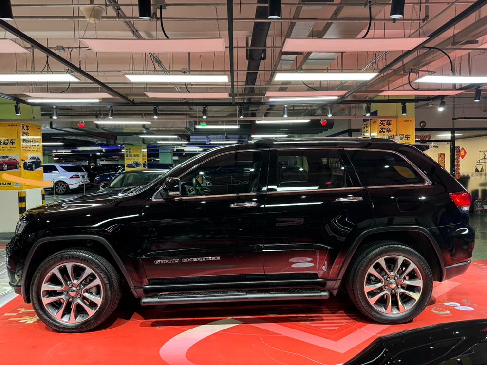 JEEP Grand Cherokee Imported Модель 2019 года 3.6L Elite Навигация Edition