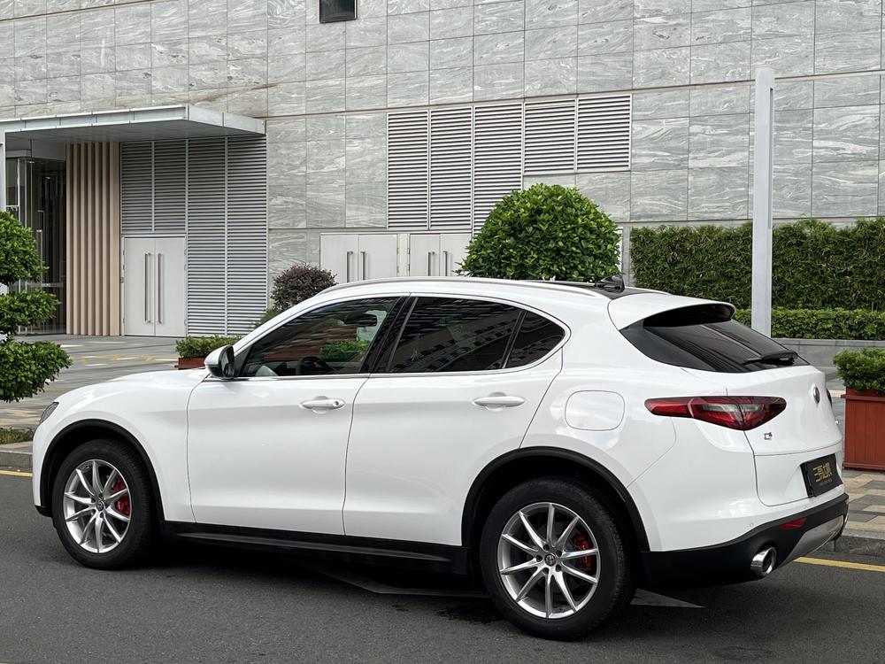 Alfa Romeo Stelvio 2017 2.0T 280HP Luxury