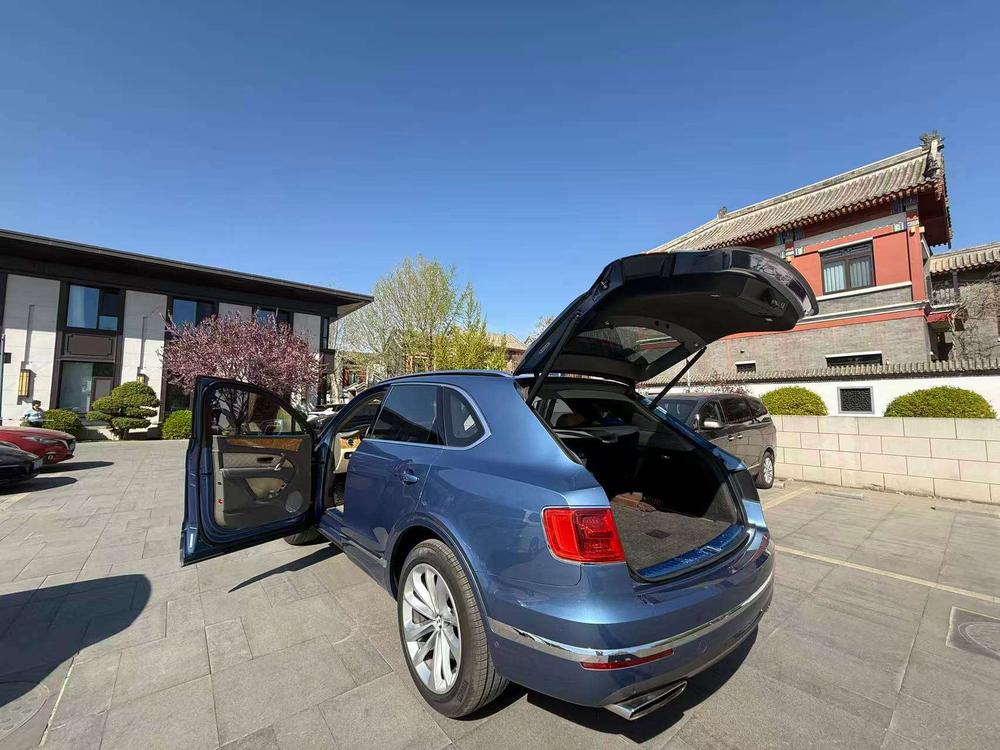 Bentayga 2017 модификация 6.0T Standard Edition