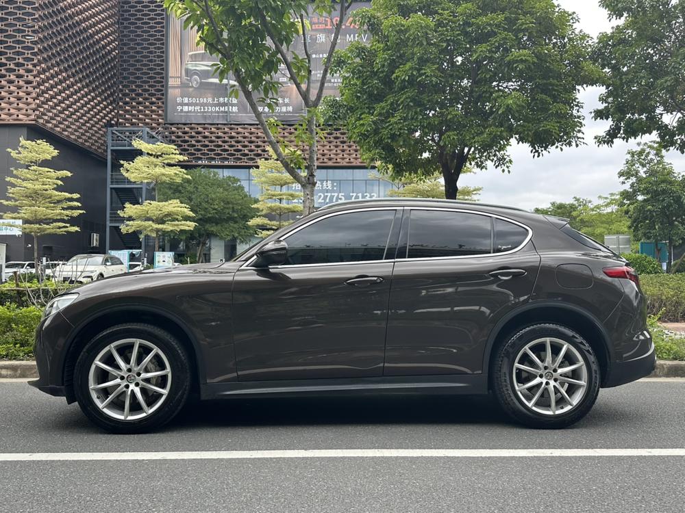 Alfa Romeo Stelvio 2017 2.0T 280HP Luxury